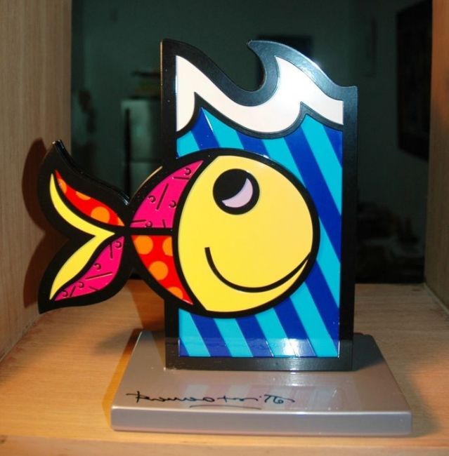 Sculpture intitulée "Boom Fisch" par Romero Britto, Œuvre d'art originale