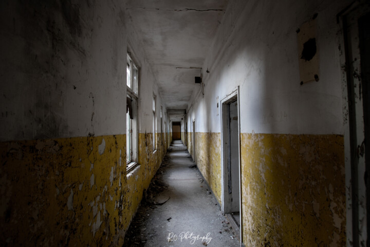 Photographie intitulée "Le couloir" par Romuald Crusson (RC.Photography), Œuvre d'art originale, Photographie numérique