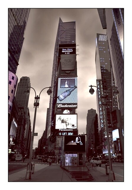 Photographie intitulée "Times Square" par Ron Pfister, Œuvre d'art originale