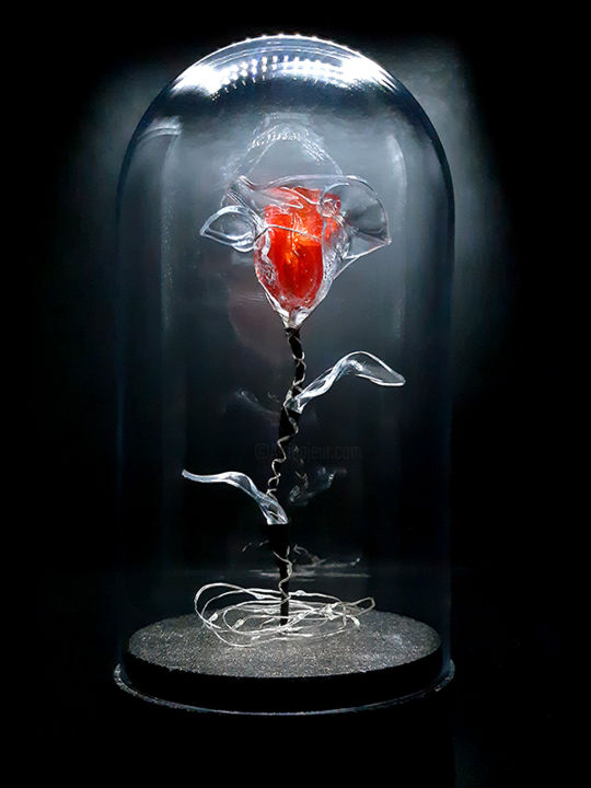 Sculptuur getiteld "Rose éternelle roug…" door Rosabstrait, Origineel Kunstwerk, Glas