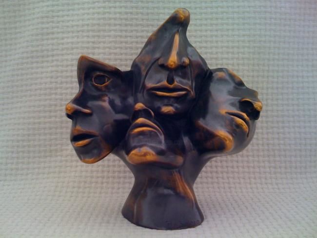 Skulptur mit dem Titel "QUATRE FACES" von Rosario, Original-Kunstwerk