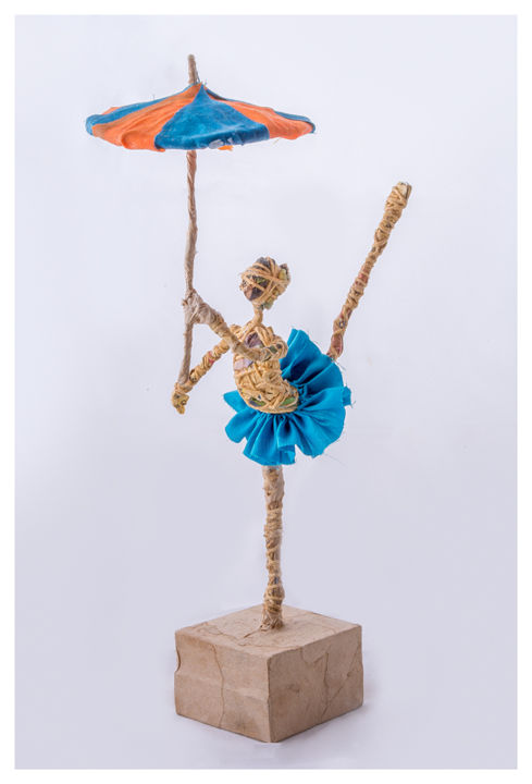 Sculpture titled "Serie Bajo la lluvi…" by Rosa Salazar, Original Artwork, Paper