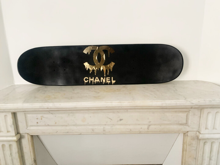 Sculptuur getiteld "Skate Chanel Black" door Rose, Origineel Kunstwerk, Hout