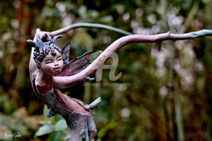Sculpture titled "Delicate and dreamy" by Rosina Gaudio, Original Artwork, Wood
