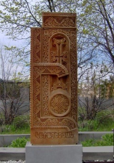 Sculptuur getiteld "Khachqar" door Dumanyan Manya, Origineel Kunstwerk