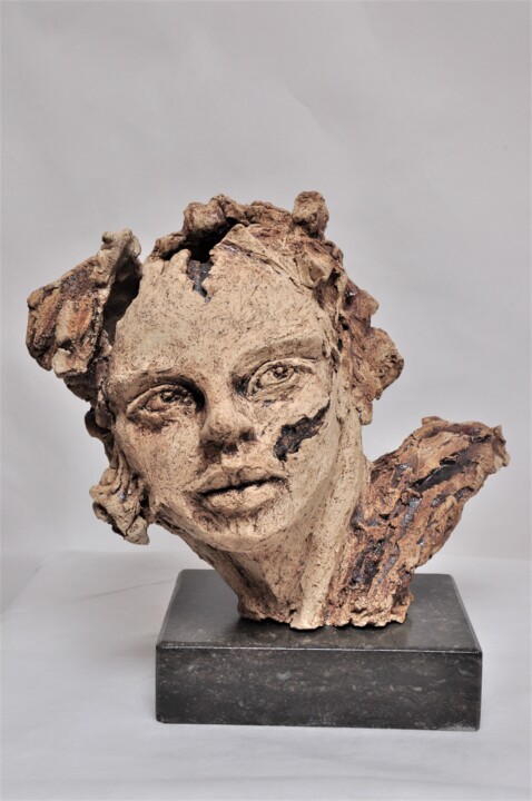 Sculpture titled "Terugblik" by Rudy Dewaele, Original Artwork, Ceramics