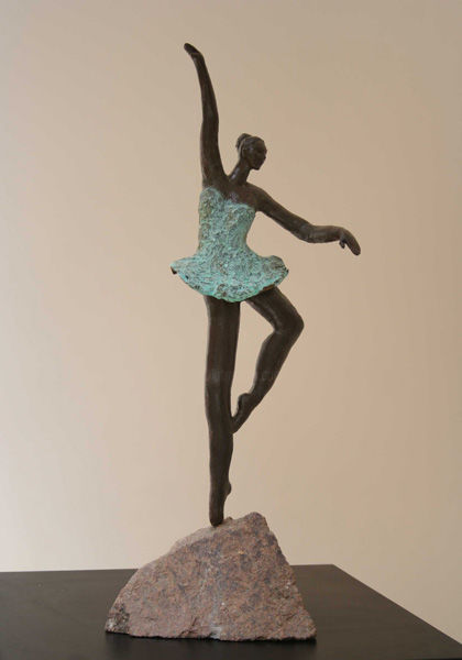 Skulptur mit dem Titel "Dancer I" von Tal Golan, Original-Kunstwerk, Terra cotta