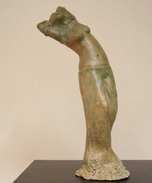 Skulptur mit dem Titel "Undressing" von Tal Golan, Original-Kunstwerk, Terra cotta