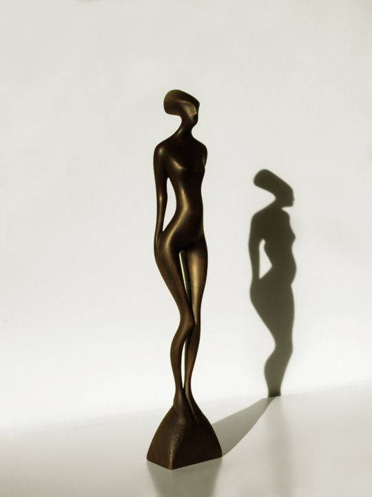 Скульптура под названием "Muse" - Saulius Milašius, Подлинное произведение искусства, Дерево