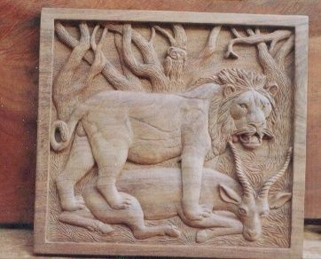 「A lion in action」というタイトルの彫刻 Balinganyaによって, オリジナルのアートワーク