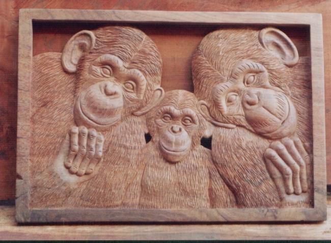 「Chimps together」というタイトルの彫刻 Balinganyaによって, オリジナルのアートワーク