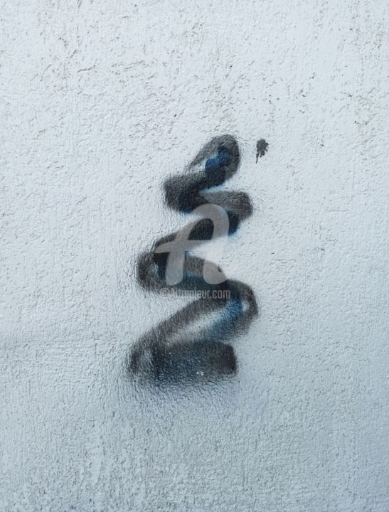 Fotografia intitolato "Graffiti paint on t…" da Salamander Nebula, Opera d'arte originale, Fotografia digitale