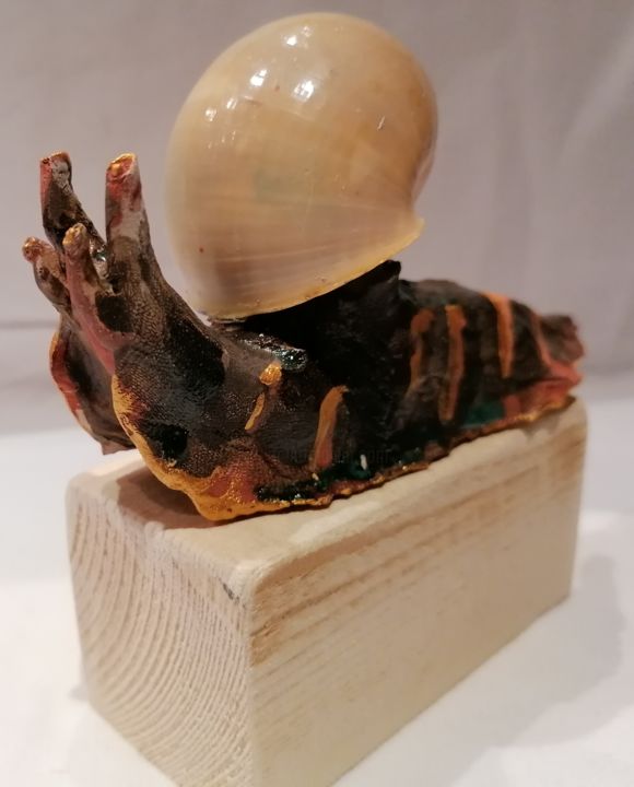 Sculpture titled "Escargot n°1" by Sandrine De Zorzi, Original Artwork, Clay