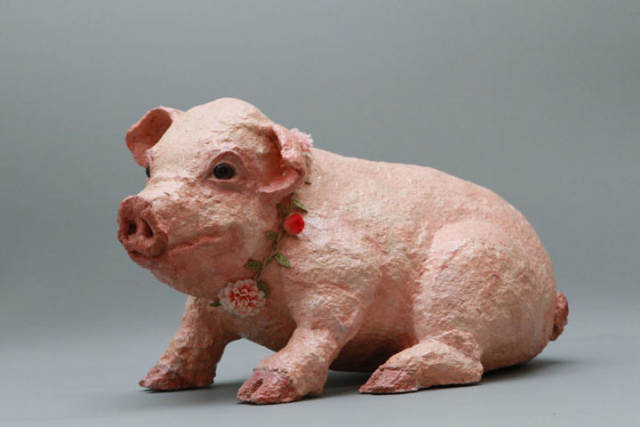 Escultura intitulada "Cochon rose" por Sandrine Leroux Sculptures, Obras de arte originais, Papel machê