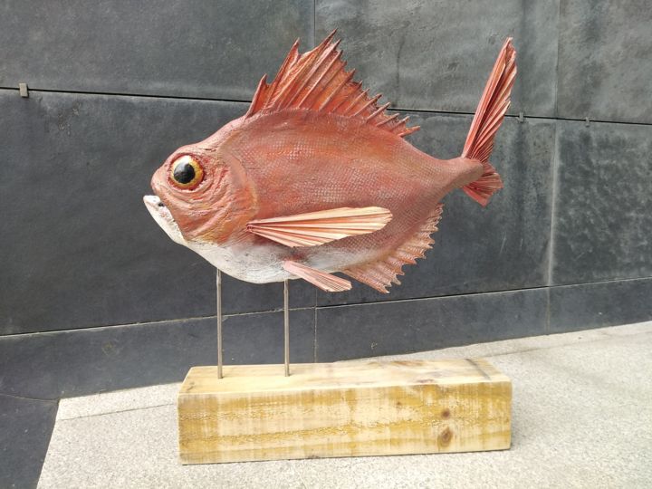 Sculpture titled "Palometa Roja" by Santiago Bataneiro, Original Artwork, Wood