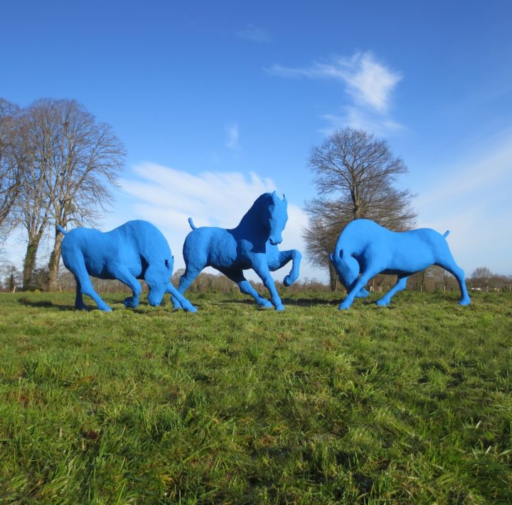 Sculpture intitulée "Cavalcade | par Saô…" par Saône De Stalh, Œuvre d'art originale, Résine