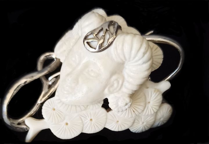 Design intitulée "Ivory Cameo Brooch" par Sapir Gelman, Œuvre d'art originale, Bijoux