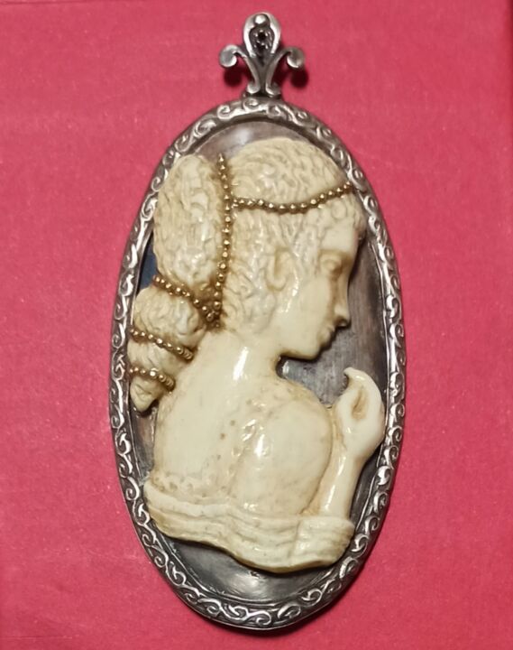 Design intitulada "Ivory Cameo Pendant" por Sapir Gelman, Obras de arte originais, Jóias