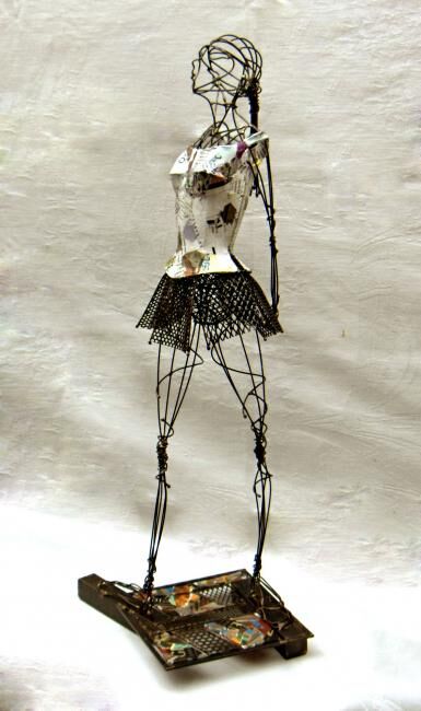 「La petite danseuse…」というタイトルの彫刻 Sarah Françoisによって, オリジナルのアートワーク, 金属