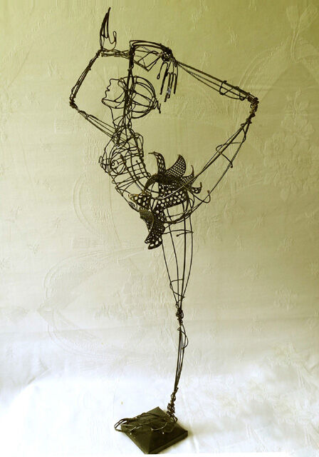 Sculpture titled "Yoga danse" by Sarah François, Original Artwork, Wire