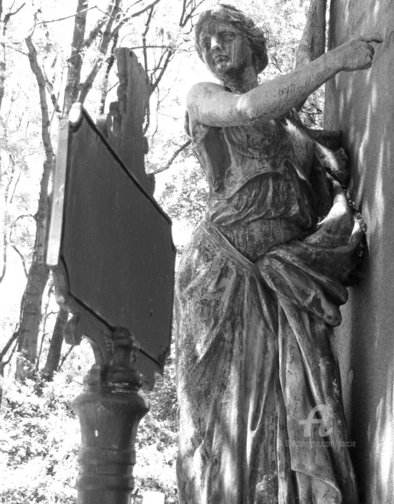 Fotografia intitolato "Statue au Père Lach…" da Sarcie, Opera d'arte originale, Fotografia digitale