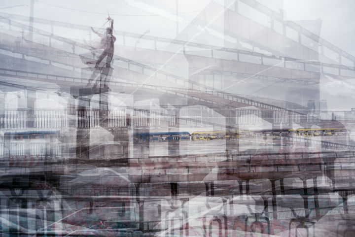 Photographie intitulée "Kyiv Metro Bridge" par Sasha Rzhondkovsky, Œuvre d'art originale, Photographie manipulée