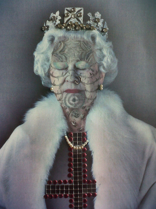 Collages titulada "Tattooed Queenie" por Sassy Luke, Obra de arte original, Papel