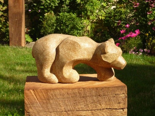 雕塑 标题为“affût ours” 由Domitille Et David Schneider, 原创艺术品, 石