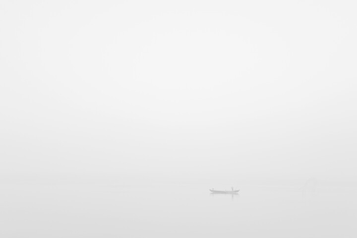 Photographie intitulée "River mist and fish…" par Scott Gregory Banner, Œuvre d'art originale, Photographie numérique