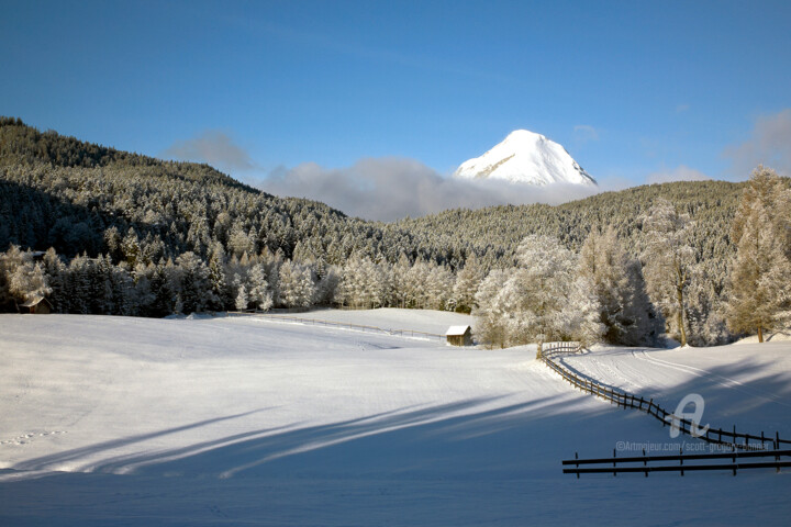 Fotografia intitolato "Snow field and Hohe…" da Scott Gregory Banner, Opera d'arte originale, Fotografia digitale