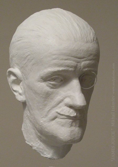 제목이 "JAMES JOYCE sculptu…"인 조형물 Mikhail Iakovlev로, 원작