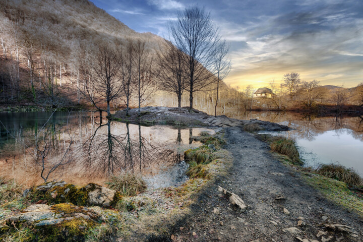 Fotografie getiteld "Lac de Bethmale en…" door Sébastien Blanc, Origineel Kunstwerk, Digitale fotografie Gemonteerd op Alumi…