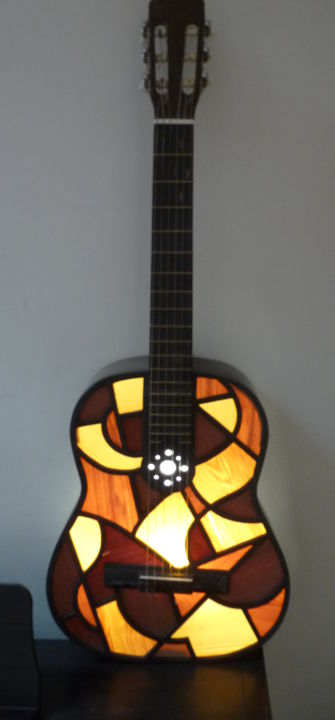 Design intitulée "guitare vitrail de…" par Sebastien Riga, Œuvre d'art originale, Bois