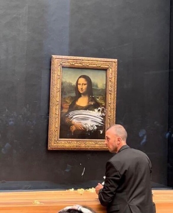 Ein Mann wurde festgenommen, nachdem er die Mona Lisa erklommen hatte