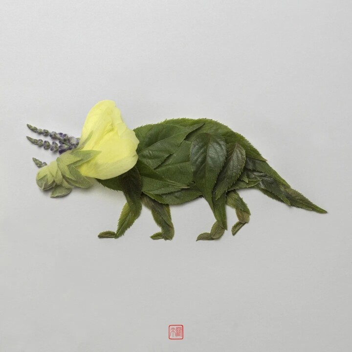 Gli assemblaggi botanici di Raku Inoue creano dinosauri con strati di foglie
