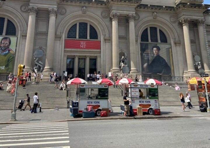 Le "roi du hot-dog" du Met Museum soutenu par plus de 44 000 personnes!