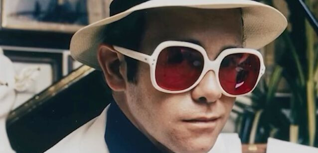 Aukcja dużej kolekcji Eltona Johna przedstawia skarby ikony muzyki