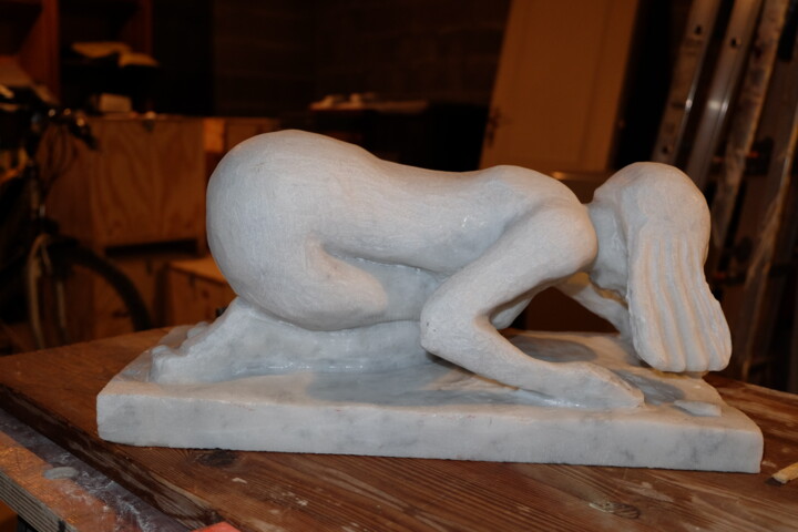 Rzeźba zatytułowany „Agathe accroupie” autorstwa Serge Alix, Oryginalna praca, Kamień