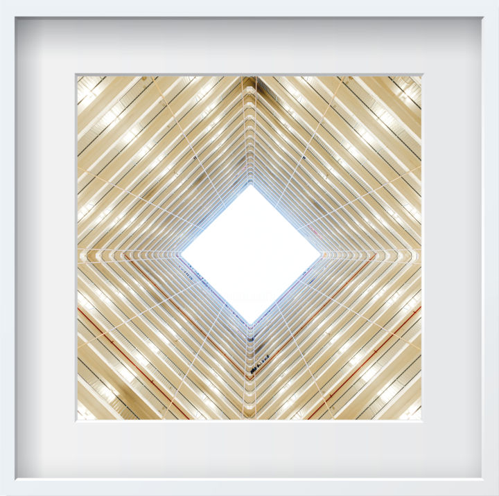 Photographie intitulée "Lightwell Studies (…" par Serge Horta, Œuvre d'art originale, Photographie numérique Monté sur Panne…