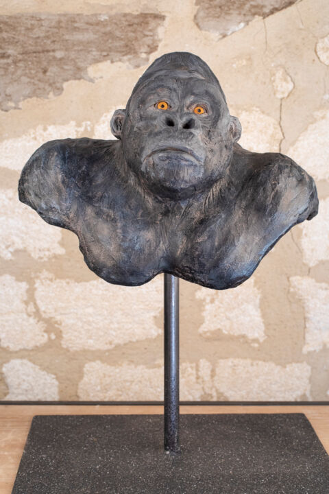 Sculpture titled "Le gorille" by Seys Sculpture, Original Artwork, Terra cotta