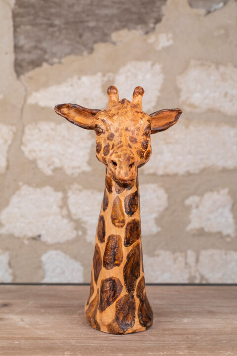 「Girafe」というタイトルの彫刻 Seys Sculptureによって, オリジナルのアートワーク, テラコッタ