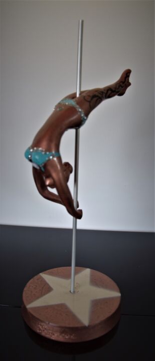 Sculpture titled "Leila" by Shagmac, Original Artwork, Resin