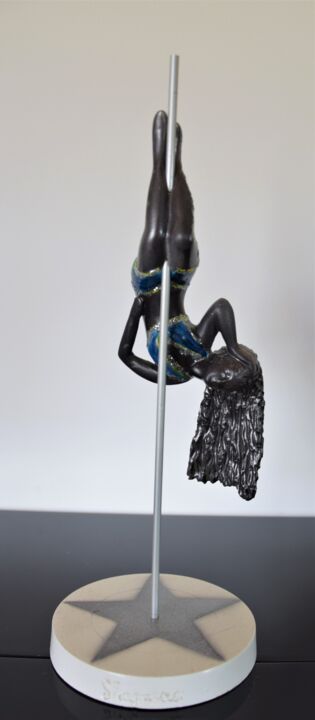 Sculpture intitulée "Fanny" par Shagmac, Œuvre d'art originale, Résine