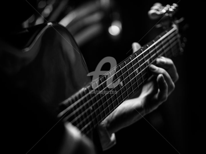 Фотография под названием "Guitar-13" - Sharlie Evans, Подлинное произведение искусства, Цифровая фотография