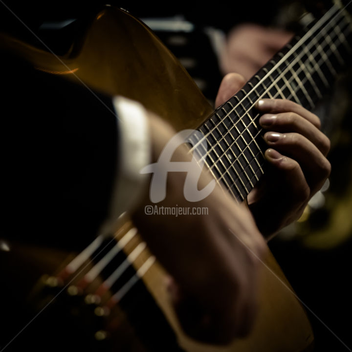 Photographie intitulée "Guitar-11" par Sharlie Evans, Œuvre d'art originale, Photographie numérique