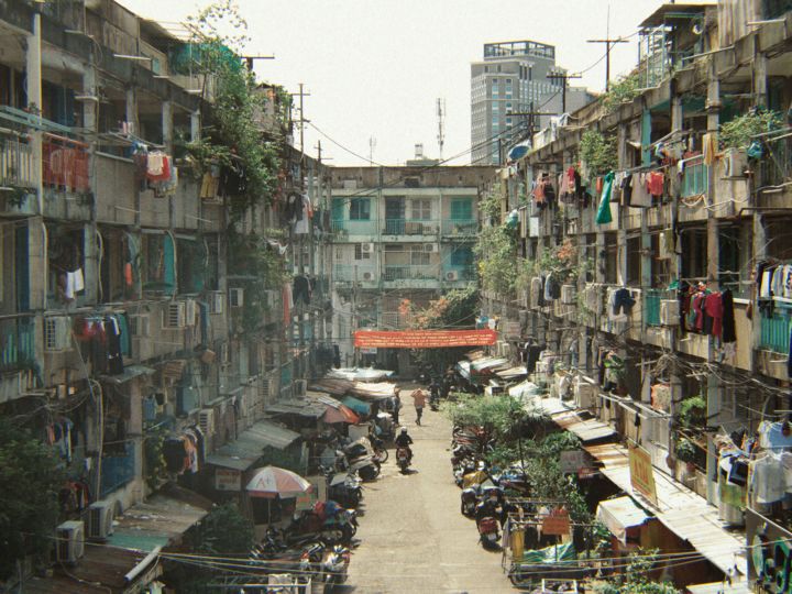 Fotografía titulada "Normal life at an o…" por Duc Thanh (Shu'S), Obra de arte original, Fotografía analógica