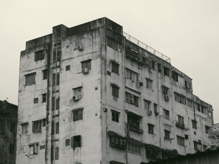 Fotografía titulada "An old building" por Duc Thanh (Shu'S), Obra de arte original, Fotografía analógica