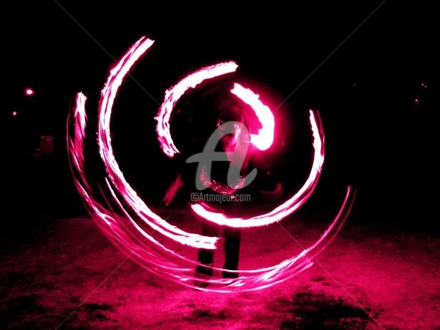 Photographie intitulée "Poi Garnet" par Stace & Amanda Pshyk, Œuvre d'art originale