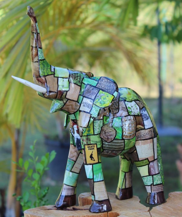 Sculpture titled "Eléphant 9 vert" by Siberil Rey, Original Artwork, Wood