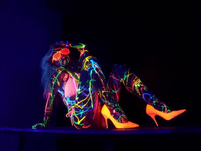 Фотография под названием "Neon" - Sierra Peters-Buckland, Подлинное произведение искусства